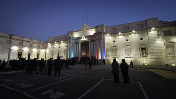 El último adiós: una multitud despidió a Locomotora Oliveras en la Legislatura