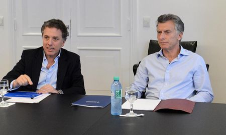 macri recibio a dujovne tras el inicio de las negociaciones con el fmi macri recibio a dujovne tras el inicio de las negociaciones con el fmi