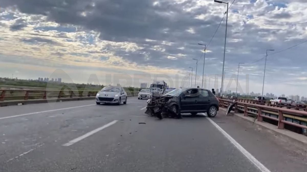 La ambulancia atendió en forma preventiva al automovilista que luego se quedó en el lugar, a la espera de la remoción del coche.