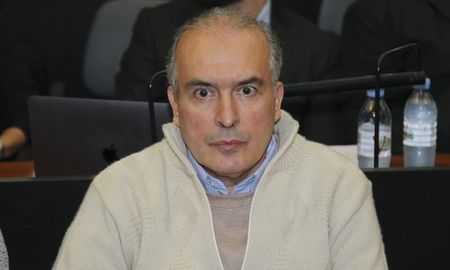 El ex secretario de Obras Públicas José López dijo este jueves que nunca integró “una asociación ilícita” en su declaración ante Tribunal Oral Federal Nro. 7 por el juicio de la Causa de los Cuadernos. El ex secretario de Obras Públicas José López dijo este jueves que nunca integró “una asociación ilícita” en su declaración ante Tribunal Oral Federal Nro. 7 por el juicio de la Causa de los Cuadernos.
