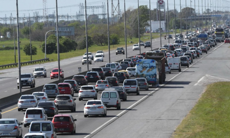 Éxodo masivo por el finde XXL de Carnaval: cómo están las rutas rumbo a la Costa y qué clima se espera Éxodo masivo por el finde XXL de Carnaval: cómo están las rutas rumbo a la Costa y qué clima se espera