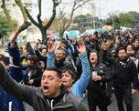 Miles de fanáticos despiden al Indio Solari en Avellaneda. Miles de fanáticos despiden al Indio Solari en Avellaneda.
