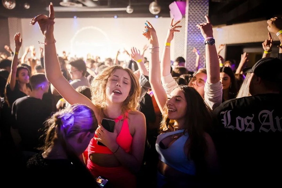 Jóvenes con una nueva preocupación. Foto: AP
