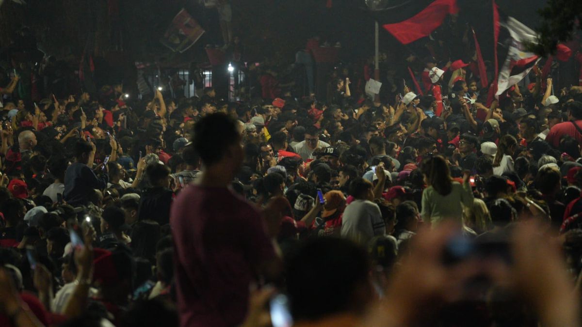 Colón le agradeció a los hinchas por los festejos de los 120 años y se solidarizó con Marcelo Negrete. Colón le agradeció a los hinchas por los festejos de los 120 años y se solidarizó con Marcelo Negrete.