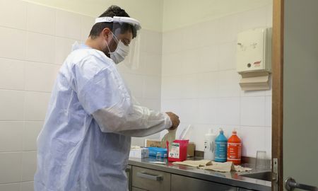 Los nexos epidemiológicos están siendo investigados. Los nexos epidemiológicos están siendo investigados.