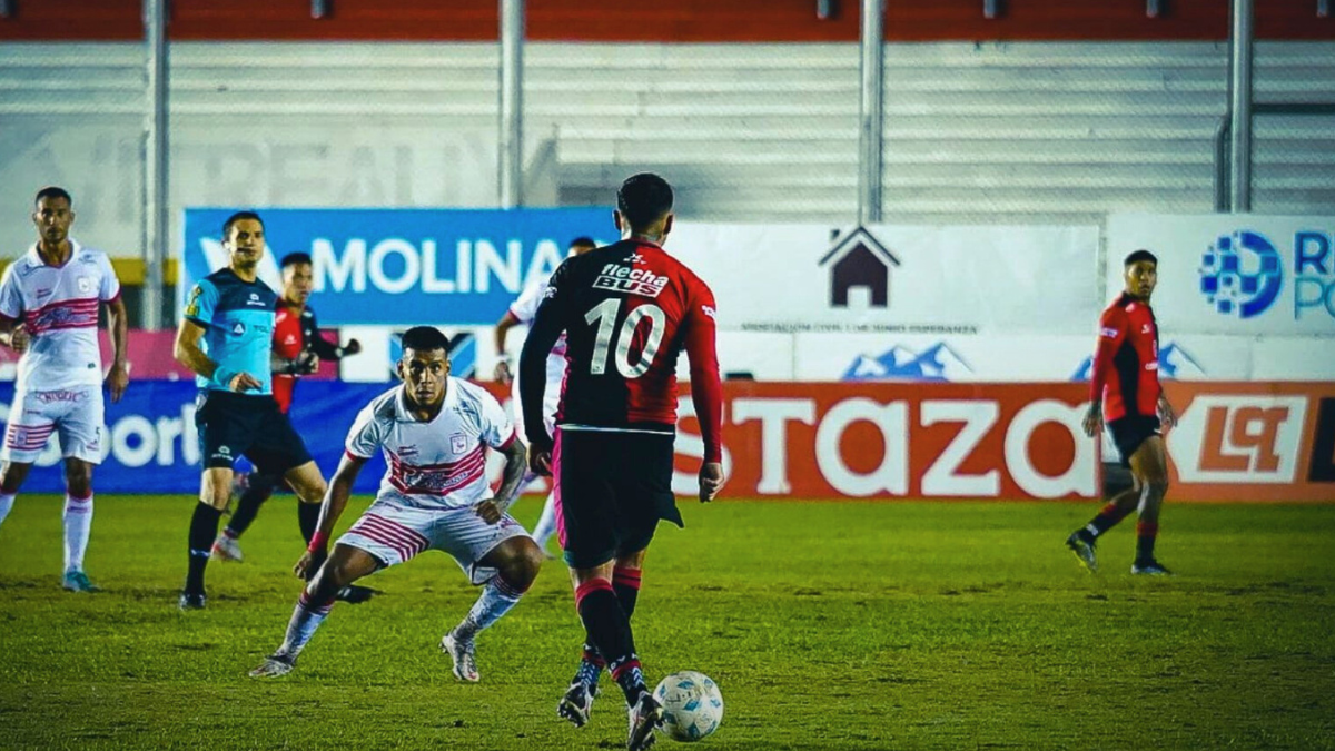 El partido entre Colón Y Deportivo Morón que se iba a jugar en Buenos Aires se suspendió por las intensas lluvias.