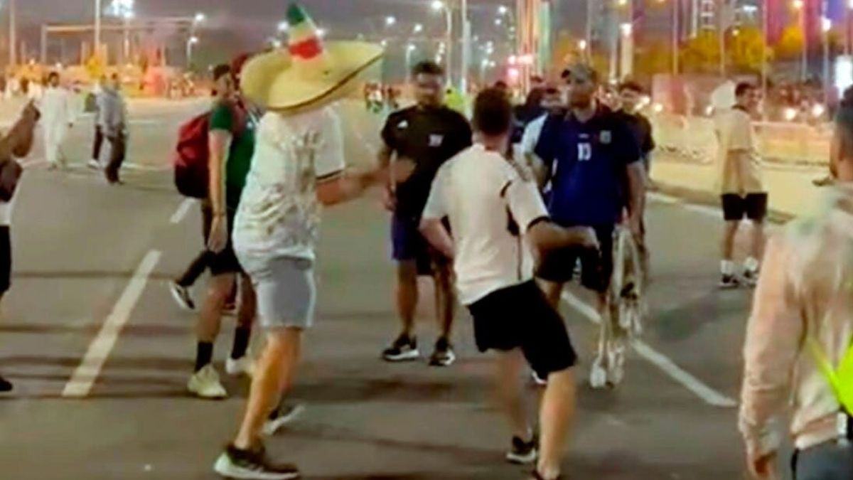 Hinchas argentinos y mexicanos se pelearon en el Mundial de Qatar 2022.