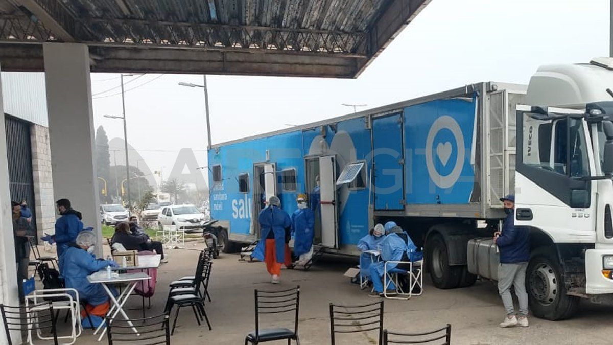 Es importante aclarar que pueden asistir todas las personas que tengan un síntoma compatible con el virus o hayan sido contacto estrecho de un caso positivo en las últimas 72 horas