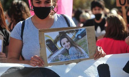 Organizaciones marcharon hoy en La Plata para exigir justicia por Úrsula. Organizaciones marcharon hoy en La Plata para exigir justicia por Úrsula.