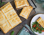 La empanada gallega es uno de los platos más emblemáticos de la gastronomía de Galicia, en el noroeste de España. La empanada gallega es uno de los platos más emblemáticos de la gastronomía de Galicia, en el noroeste de España.