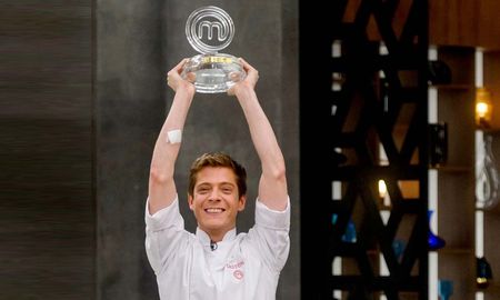 Gastón Dalmau se consagró campeón de MasterChef Celebrity 2 y rompió récords. Gastón Dalmau se consagró campeón de MasterChef Celebrity 2 y rompió récords.