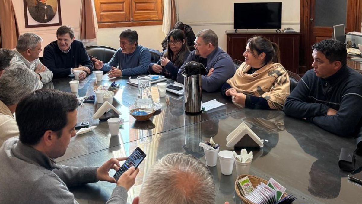 Se reunieron los representantes de intendentes y presidentes comunales de la provincia de Santa Fe con los paritarios de Festram.