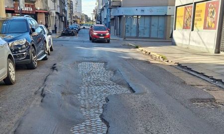 Desde la Municipalidad informaron que repararán la calzada de Irigoyen Freyre al 2500 y los trabajos tomarán dos días. Desde la Municipalidad informaron que repararán la calzada de Irigoyen Freyre al 2500 y los trabajos tomarán dos días.