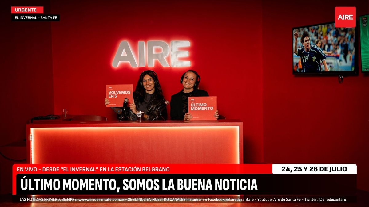 La gran comunidad de AIRE se sentó a la mesa de conductores y posó frente a las cámaras para vivir la experiencia del multimedios.