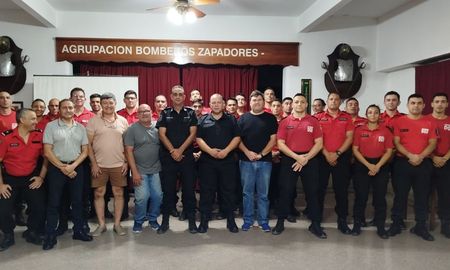 La capacitación fue realizada por Bomberos Zapadores en el cuartel de Santa Fe. La capacitación fue realizada por Bomberos Zapadores en el cuartel de Santa Fe.