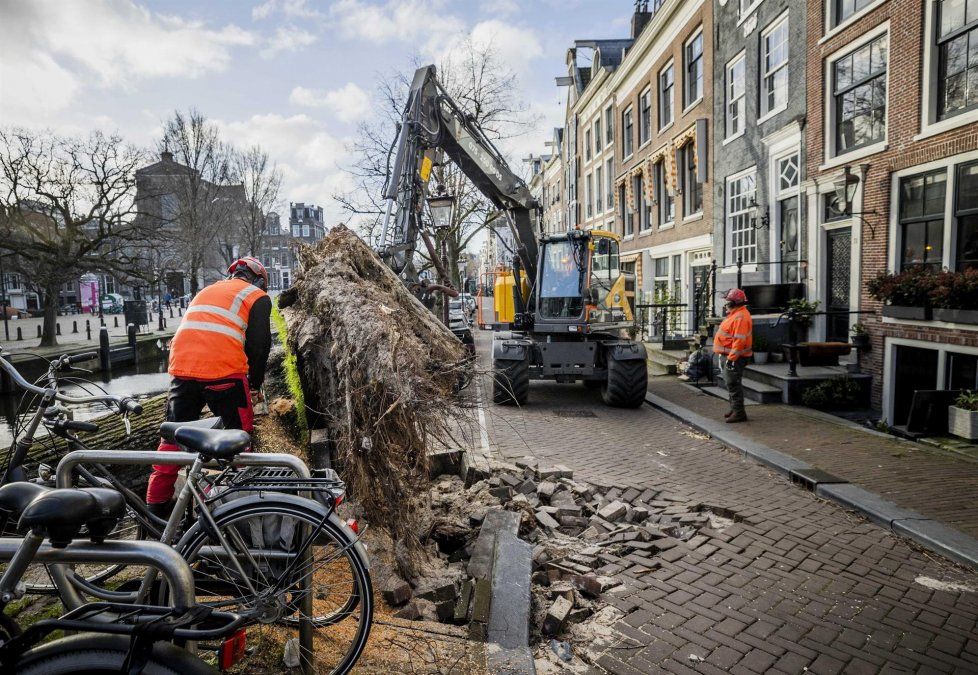 A lo largo de su trayecto, la tormenta Eunice a dejado destrozos en varias ciudades.