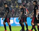 Colón perdió con Sarmiento y sigue torcido en la Liga Profesional. El Sabalero llega al clásico santafesino de la peor manera. Colón perdió con Sarmiento y sigue torcido en la Liga Profesional. El Sabalero llega al clásico santafesino de la peor manera.