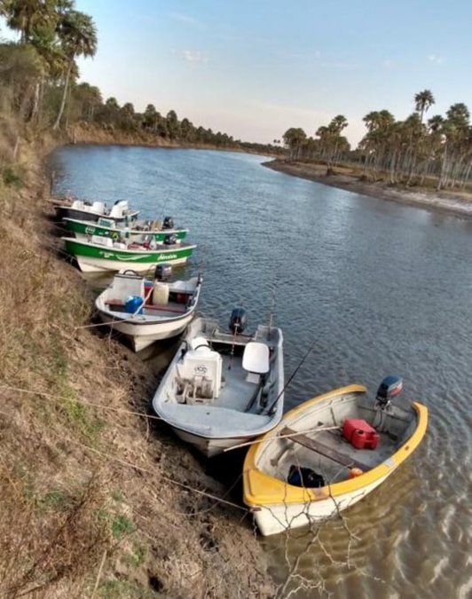 Las embarcaciones que fueron utilizadas por el grupo para movilizarse hasta la zona donde montaron campamento