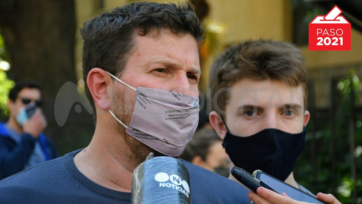 Angelini fue a votar acompañado de sus hijos.