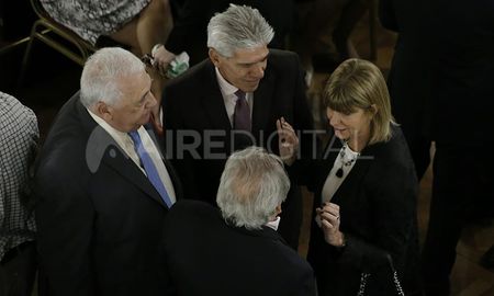 la grieta del pj en la camara alta fue protagonista en la jura de los senadores santafesinos la grieta del pj en la camara alta fue protagonista en la jura de los senadores santafesinos