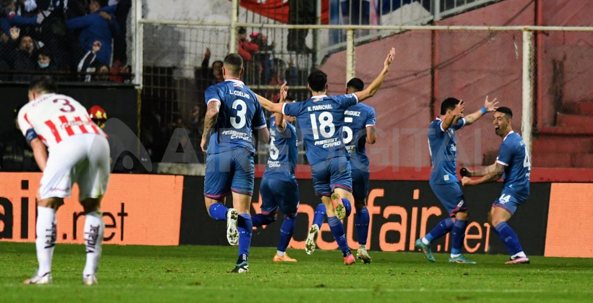 Nacional festeja el gol de José Luis Rodríguez y la clasificación a cuartos de final de la Copa Sudamericana.