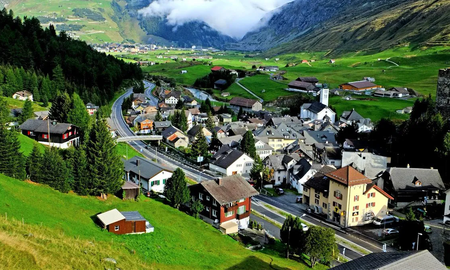 Suiza ofrece 70 mil dólares para que vos y tu familia se muden a una de sus aldeas Suiza ofrece 70 mil dólares para que vos y tu familia se muden a una de sus aldeas