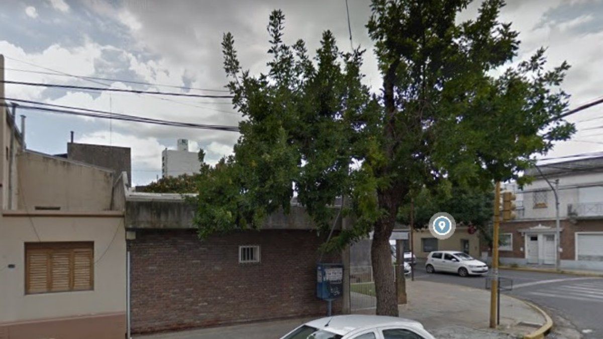 El auto vandalizado estaba estacionado en La Rioja 3100 en la ciudad de Santa Fe.&nbsp;