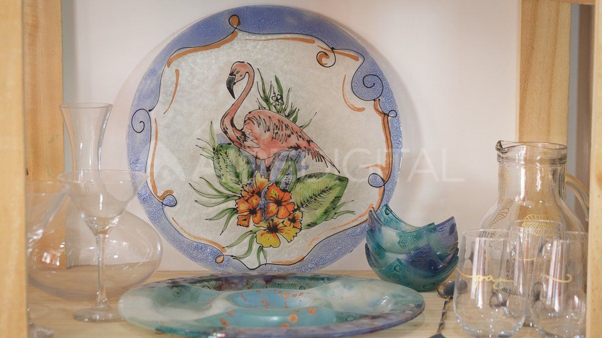 Dai Lerman fabrica objetos de todo tipo: desde vajilla a bachas para el baño.