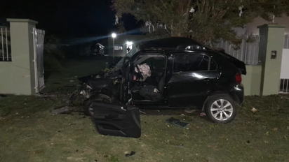 Tragedia en Berisso: un joven de 26 años murió tras chocar contra un paredón