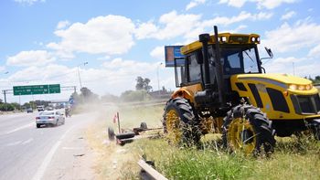 Pastizales altos, luces apagadas y más accidentes: el reclamo de Javkin por la Circunvalación