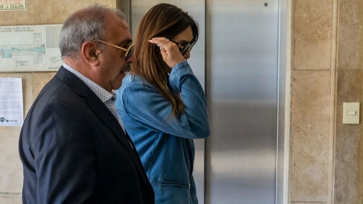 "Fabiola nunca me contó que Alberto le pegara y tampoco lo vi", expresó esta mañana Claudia Andrea Silvero ante el fiscal federal Ramiro González. "Fabiola nunca me contó que Alberto le pegara y tampoco lo vi", expresó esta mañana Claudia Andrea Silvero ante el fiscal federal Ramiro González.