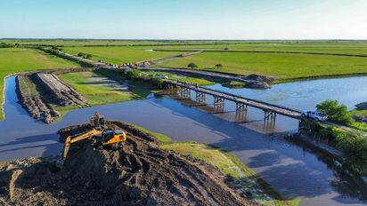Para asegurar el transporte de hacienda, la Provincia de Santa Fe refuerza el puente El Cántaro en Colonia Teresa
