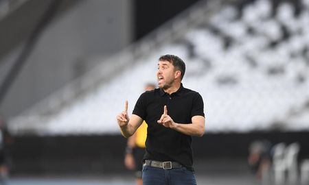 Eduardo Chacho Coudet es el principal apuntado para dirigir al Celta de Vigo español. Eduardo Chacho Coudet es el principal apuntado para dirigir al Celta de Vigo español.