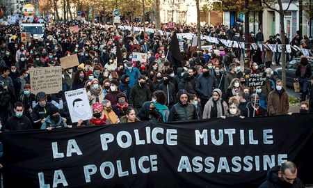 Los franceses se oponen a la violencia policial que se vive en este tiempo. Los franceses se oponen a la violencia policial que se vive en este tiempo.