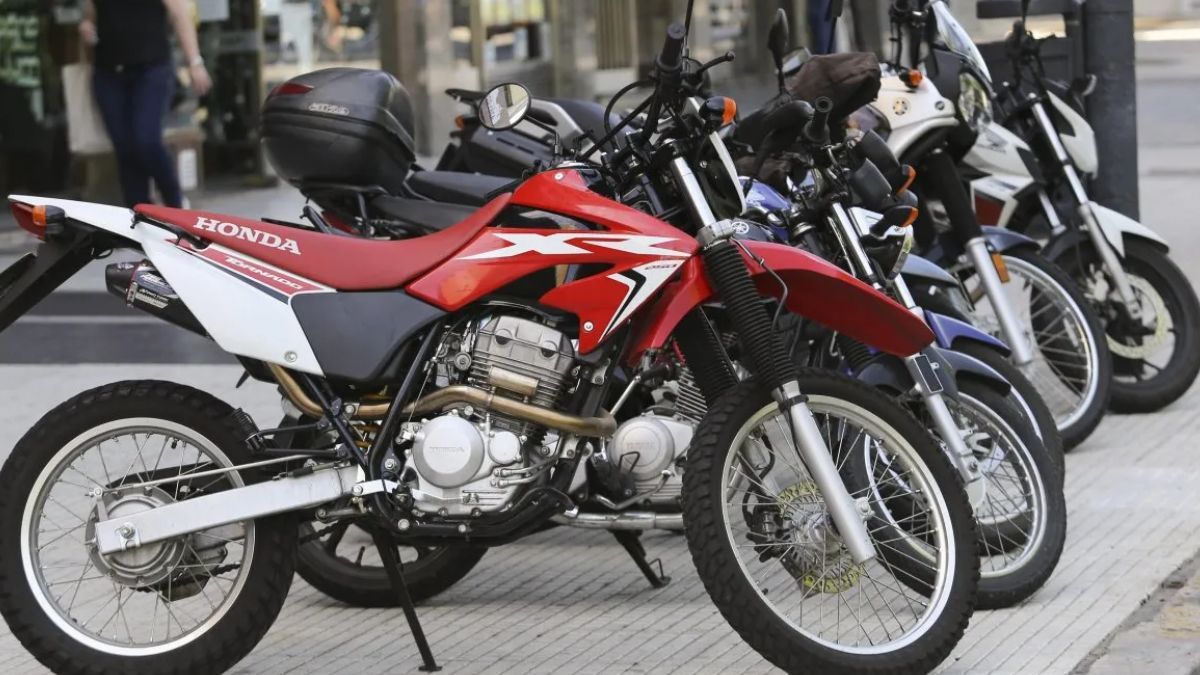 ¿Cuál es el precio de transferencia de una moto usada en agosto de 2025?