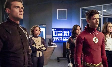 Un actor de The Flash es despedido al descubrirse sus tuits racistas