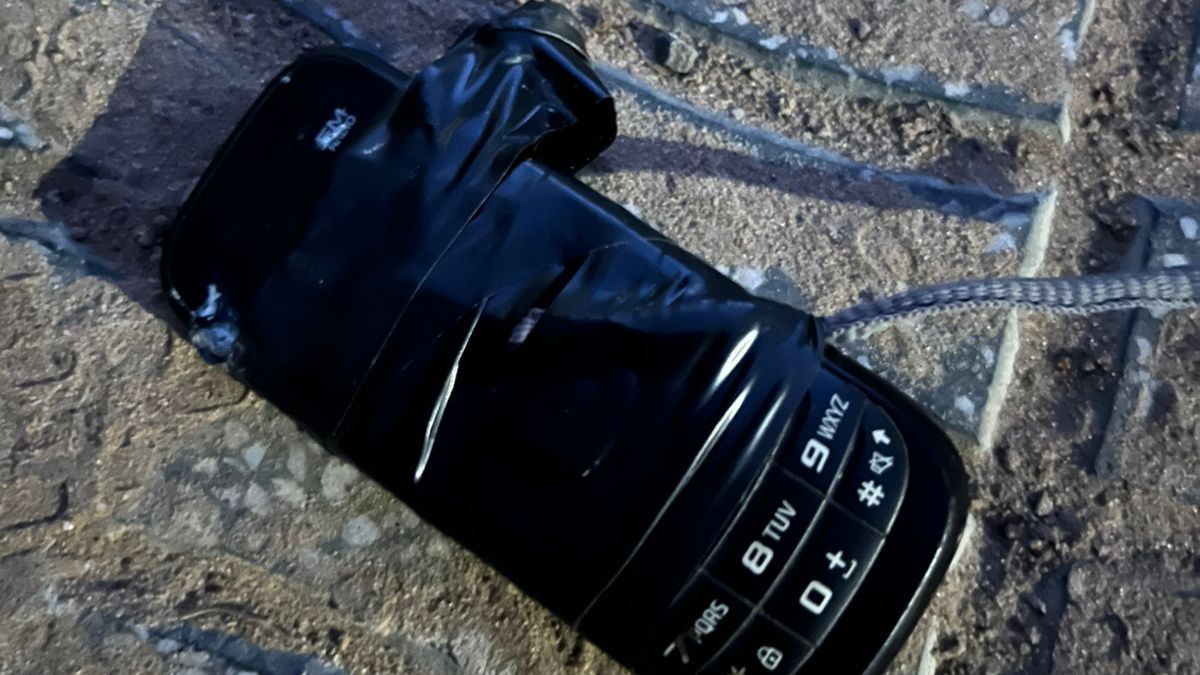 El dispositivo encontrado contenía además un chip telefónico y un pin de carga. Sucedió en la ciudad de Coronda. El dispositivo encontrado contenía además un chip telefónico y un pin de carga. Sucedió en la ciudad de Coronda.