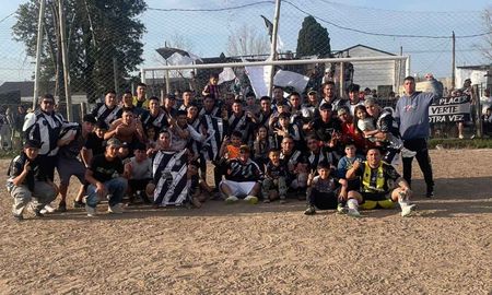 Deportivo Santa Rosa ganó y es líder en zona campeonato. Deportivo Santa Rosa ganó y es líder en zona campeonato.