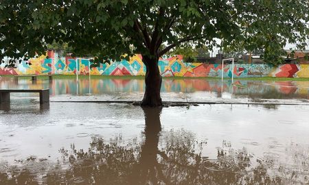 Barrio Santa Marta fue uno de los más afectados por las lluvias de este miércoles 15 de Abril que alcanzo los 100 milímetros. Barrio Santa Marta fue uno de los más afectados por las lluvias de este miércoles 15 de Abril que alcanzo los 100 milímetros.