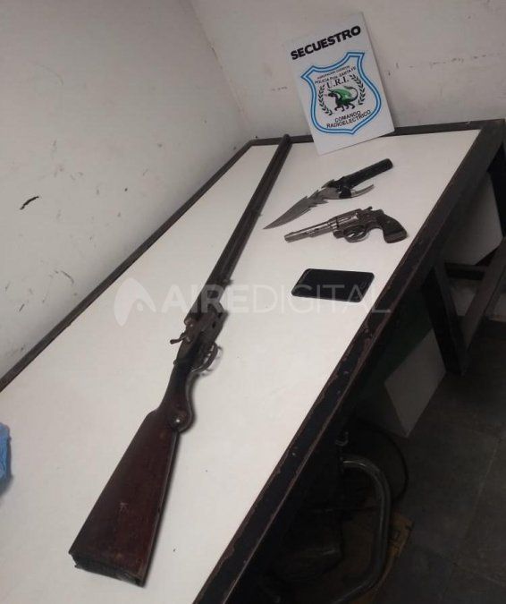 Una pistola, un escopeta y una navaja le secuestró el personal de la Subcomisaría 3° a los delincuentes