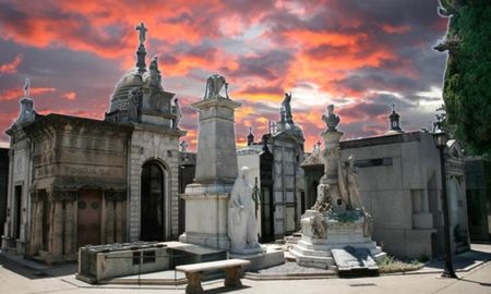fantasmas, mitos y leyendas del cementerio de la recoleta fantasmas, mitos y leyendas del cementerio de la recoleta
