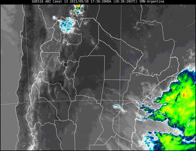 En la imagen satelital se observa la nubosidad extendiéndose rápidamente hacia el norte, mientras se desplaza hacia el este. Finalmente, la mayor inestabilidad se manifestó en el sur provincial y en la provincia de Entre Ríos, mientras que en nuestra región pasó sin dejar precipitaciones.