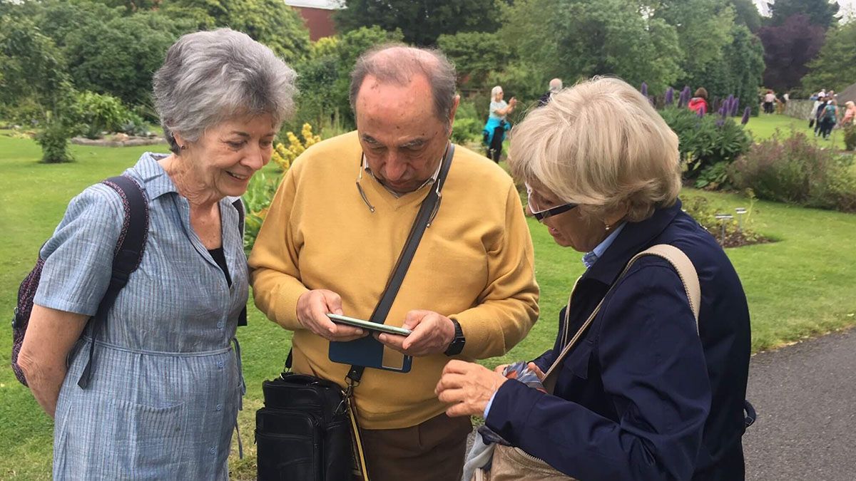 Hay adultos mayores en la actualidad que descubrieron o mejoraron su relación con la tecnología.