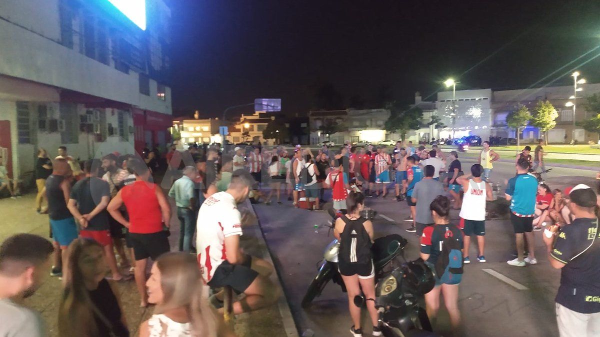 En diálogo con AIRE, un simpatizante lamentó que “claramente, en Unión no se están poniendo las pilas y estamos buscando explicaciones”.