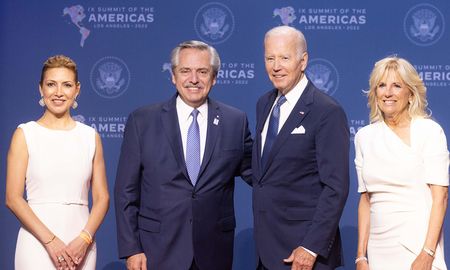 El presidente Alberto Fernández tiene una nueva fecha para viajar a Estados Unidos y reunirse en Washington con el mandatario local, Joe Biden: será el 26 de julio. El presidente Alberto Fernández tiene una nueva fecha para viajar a Estados Unidos y reunirse en Washington con el mandatario local, Joe Biden: será el 26 de julio.