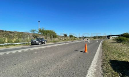 En este tramo de la Circunvalación Oeste se realizó un operativo de tránsito, con reducción de media calzada, para evitar riesgos en el tránsito. En este tramo de la Circunvalación Oeste se realizó un operativo de tránsito, con reducción de media calzada, para evitar riesgos en el tránsito.