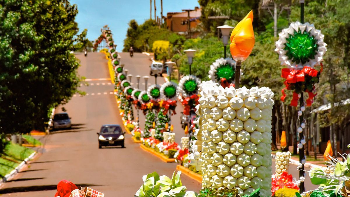 El esp&iacute;ritu navide&ntilde;o transforma al pueblo misionero en un escenario lleno de luces y creatividad sustentable.