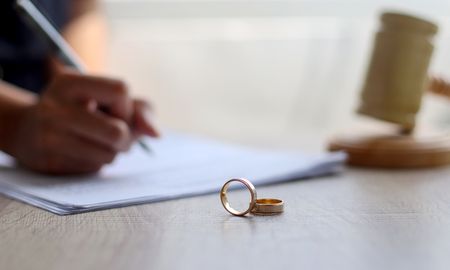 La ley ómnibus plantea la posibilidad de divorciarse a través de un trámite administrativo en el Registro Civil. La ley ómnibus plantea la posibilidad de divorciarse a través de un trámite administrativo en el Registro Civil.