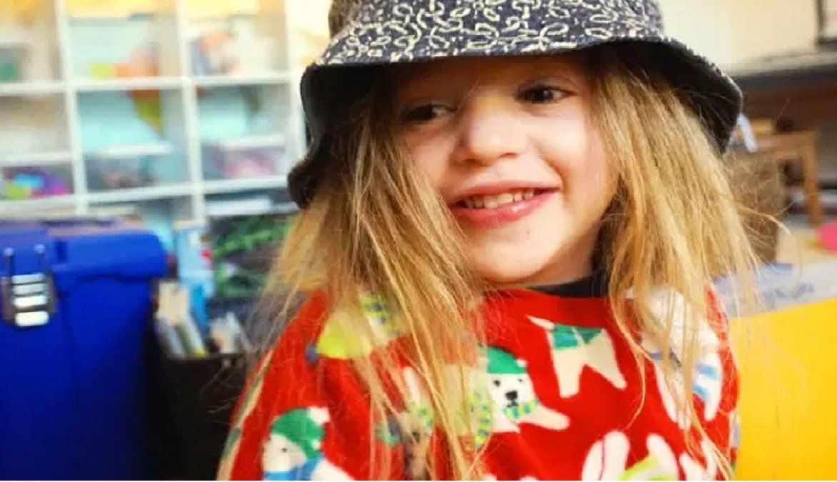 Su hija tiene 11 años y tiene Alzheimer infantil: Pronto olvidará cómo caminar