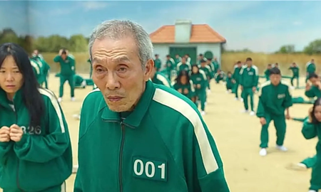 El actor ganó el premio al Mejor Actor de Reparto por su papel de Oh Il Nam en la exitosa serie original de Netflix. El actor ganó el premio al Mejor Actor de Reparto por su papel de Oh Il Nam en la exitosa serie original de Netflix.